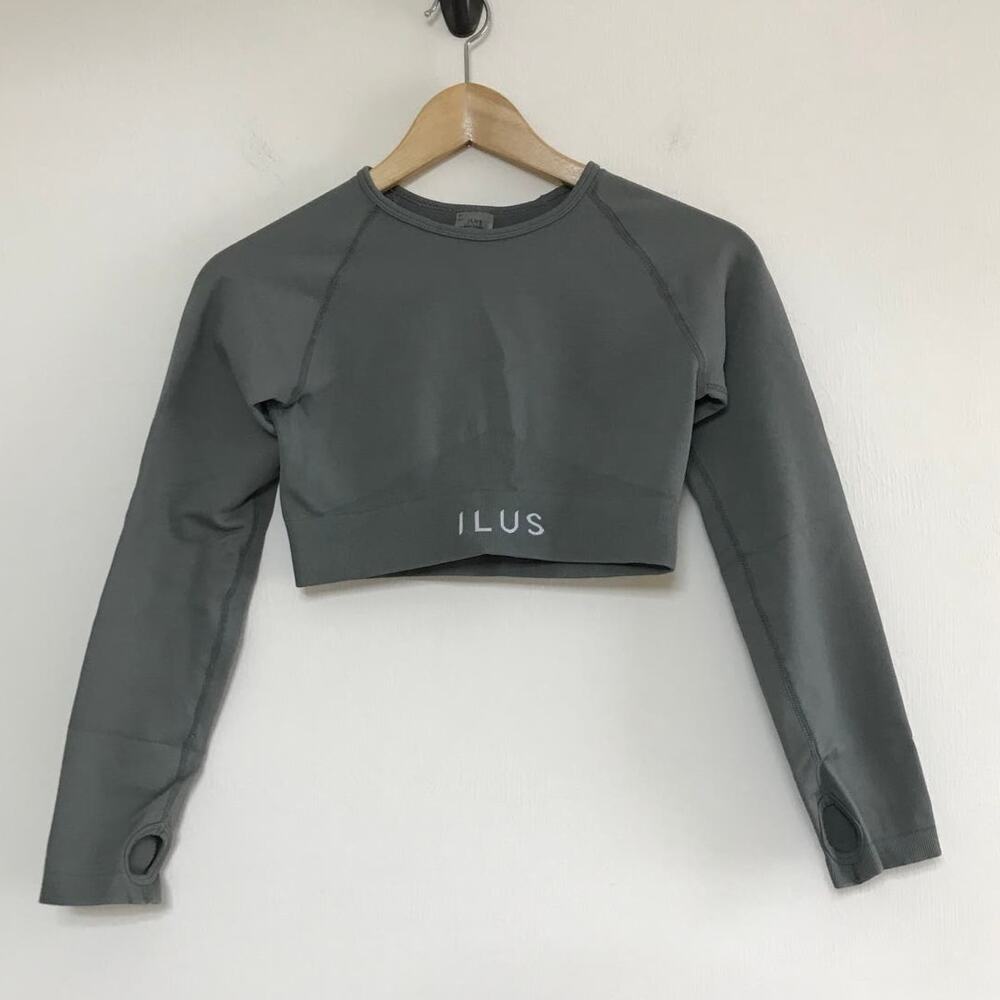 ILUS Seamlux gray long sleeve crop top athleisure athletic Intensify top